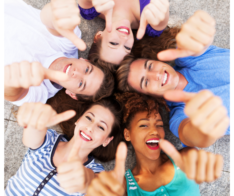 Employee retention is increased when employees are happy. Happy employees in a circle giving thumbs up.